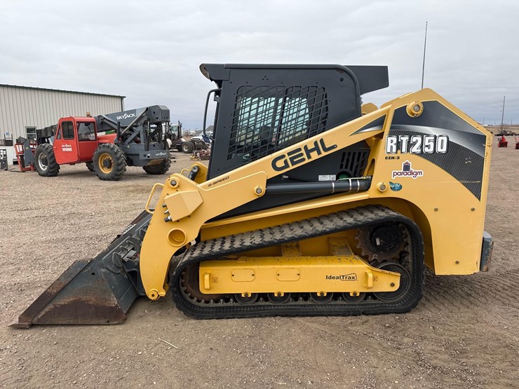 2017-gehl-250-image-6