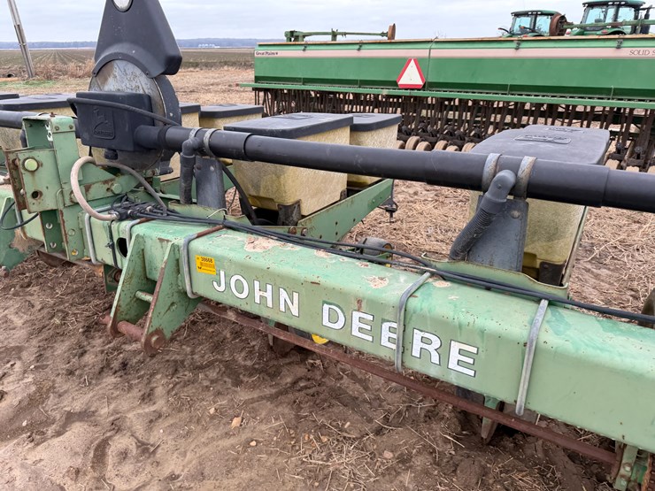 john-deere-7300-image-34