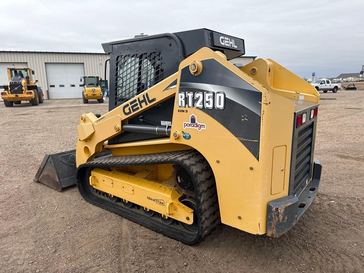 2017-gehl-250-image-4