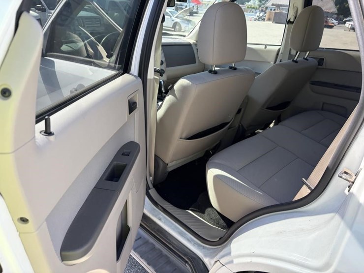 2012-ford-escape-hybrid-image-12