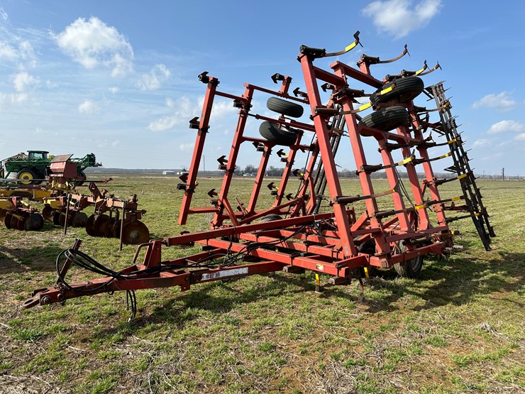 case-ih-4300-image-1