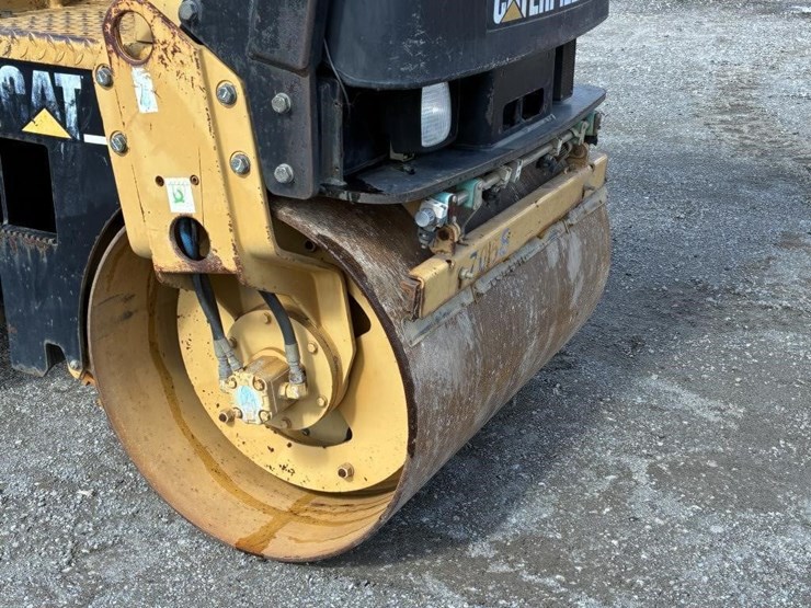 2016-caterpillar-cb-214d-image-10