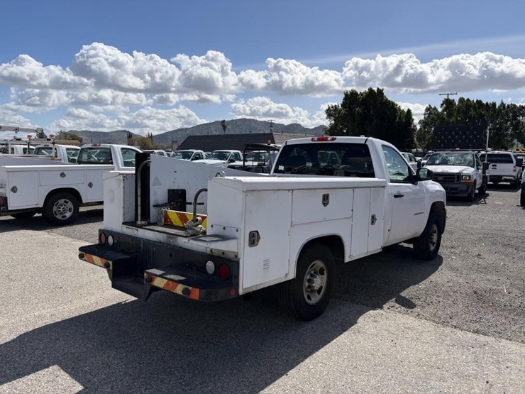 2009-chevrolet-2500-image-3