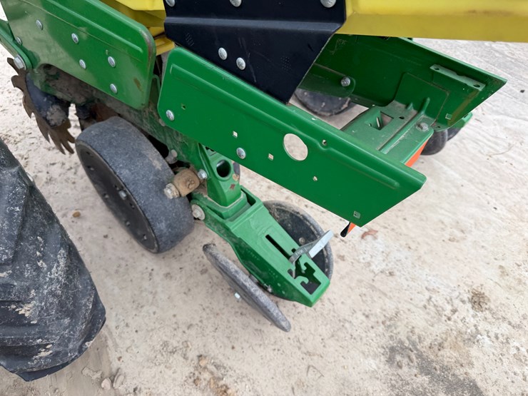 john-deere-1725-image-30