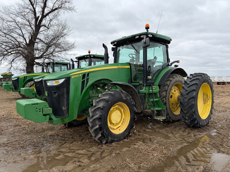 2014-john-deere-8260r-image-1