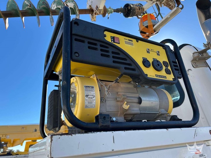 2019-freightliner-m2-106-image-31