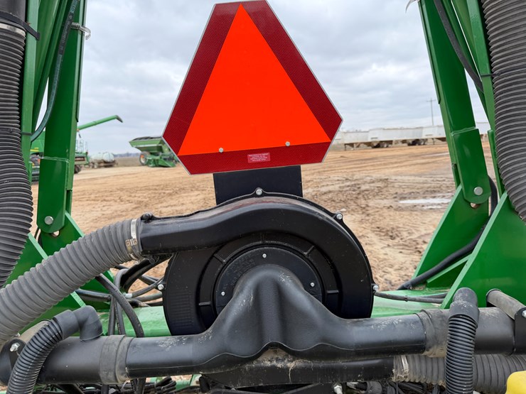 john-deere-1725-image-45