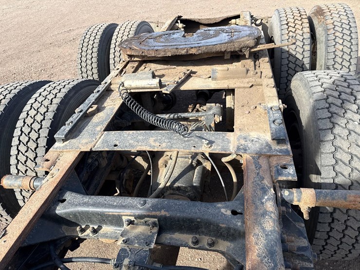 2003-mack-ch613-image-10