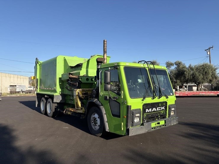 2018-mack-lr613-image-2