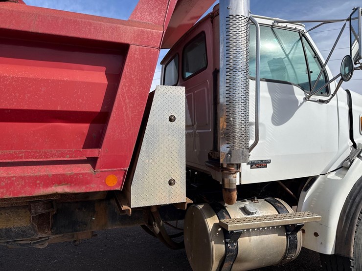 2005-sterling-lt8500-image-12