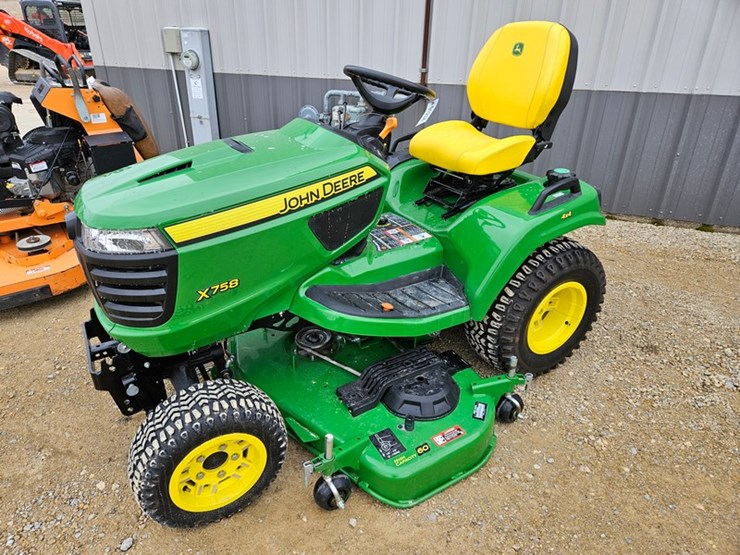 2023-john-deere-x758-image-1