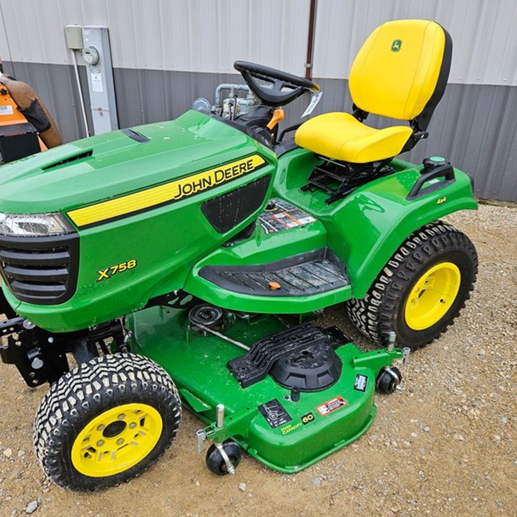 2023 JOHN DEERE X758