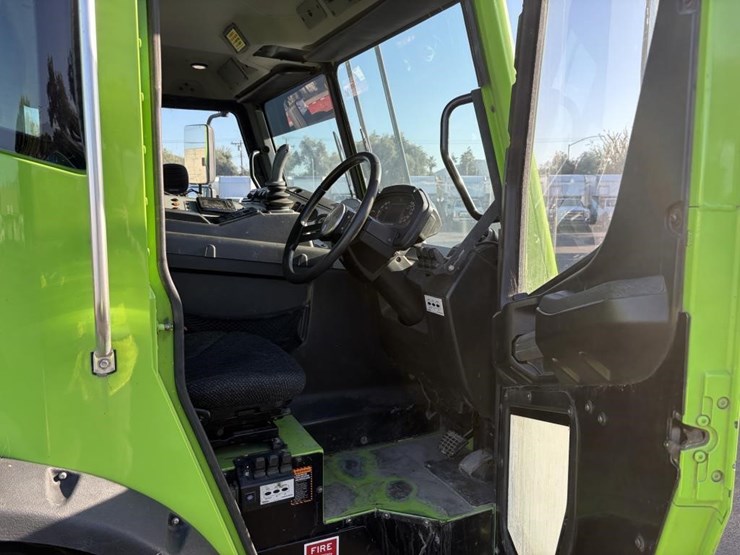 2018-mack-lr613-image-13