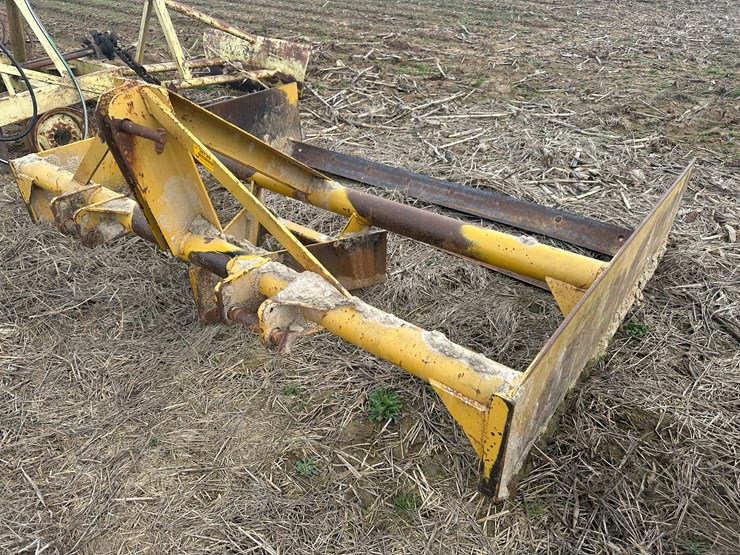 #38728-•-8'-levee-smother-image-1