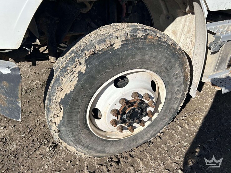 2019-freightliner-m2-106-image-41