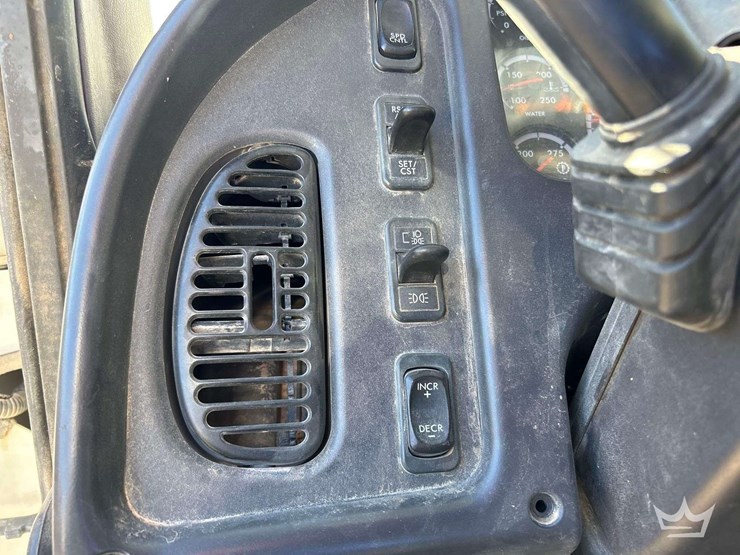 2019-freightliner-m2-106-image-15