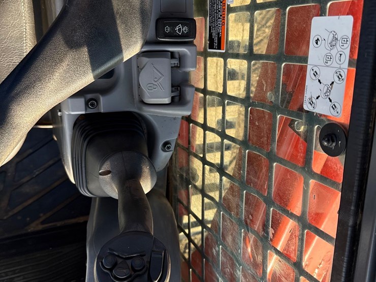 kubota-svl75-2-image-17