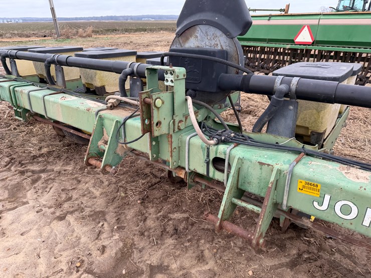 john-deere-7300-image-35