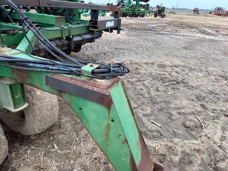 john-deere-1560-image-35