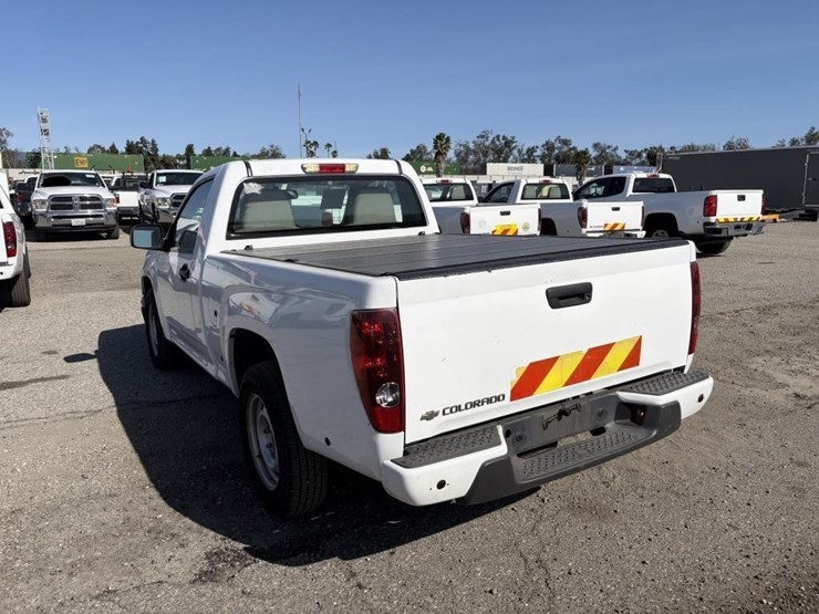 2011-chevrolet-colorado-image-2