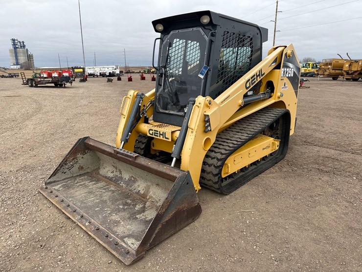 2017-gehl-250-image-1