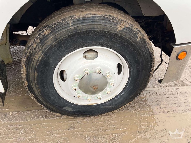 2002-kenworth-t300-image-31