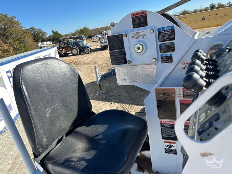 2019-freightliner-m2-106-image-36