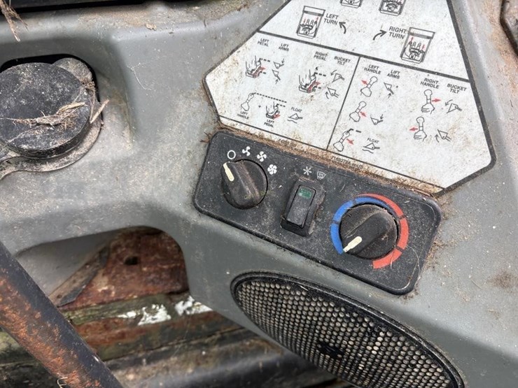 2015-bobcat-s590-image-13