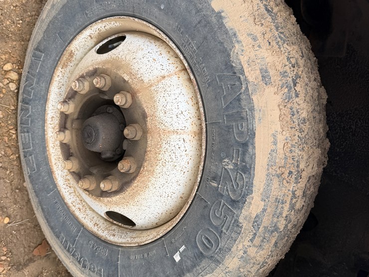 1996-international-9400-image-9