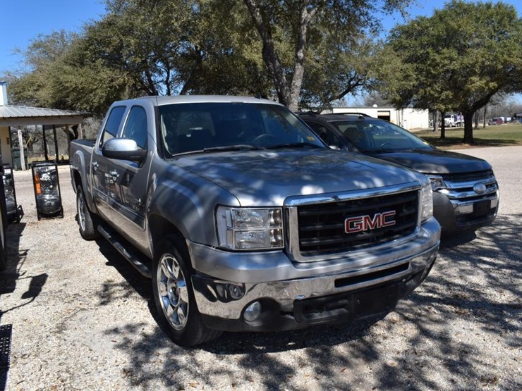 2011-gmc-1500-image-2