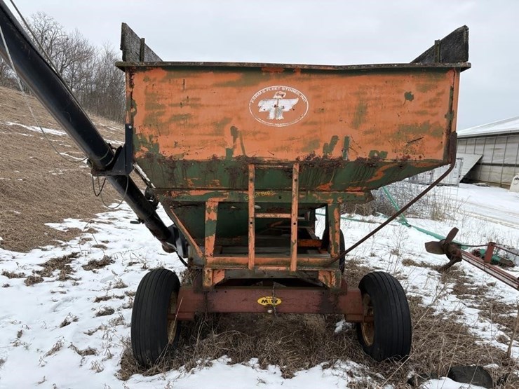 gravity-box-w/fertilizer-auger---off-site-image-6