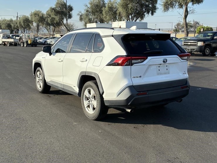 2019-toyota-rav4-image-4