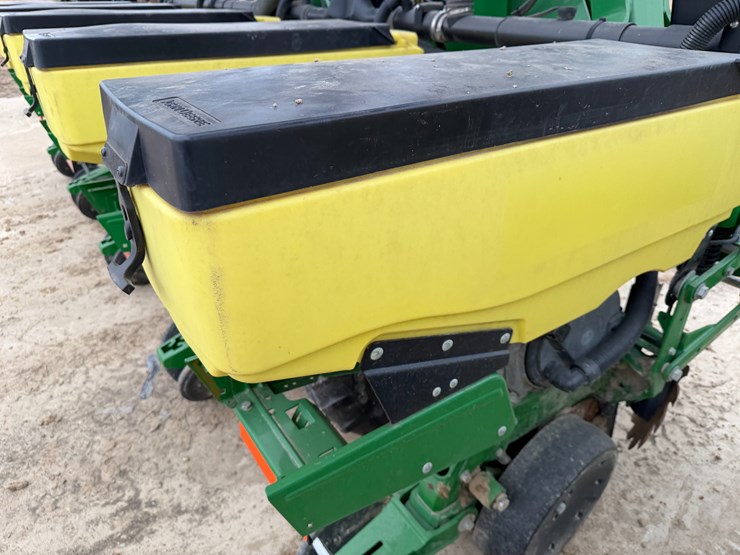 john-deere-1725-image-28