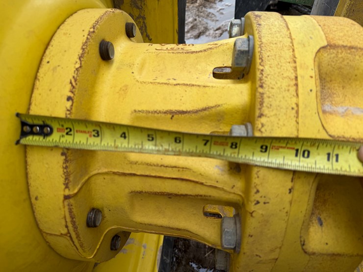 2014-john-deere-8260r-image-16