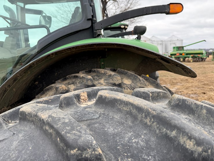 2014-john-deere-8260r-image-6