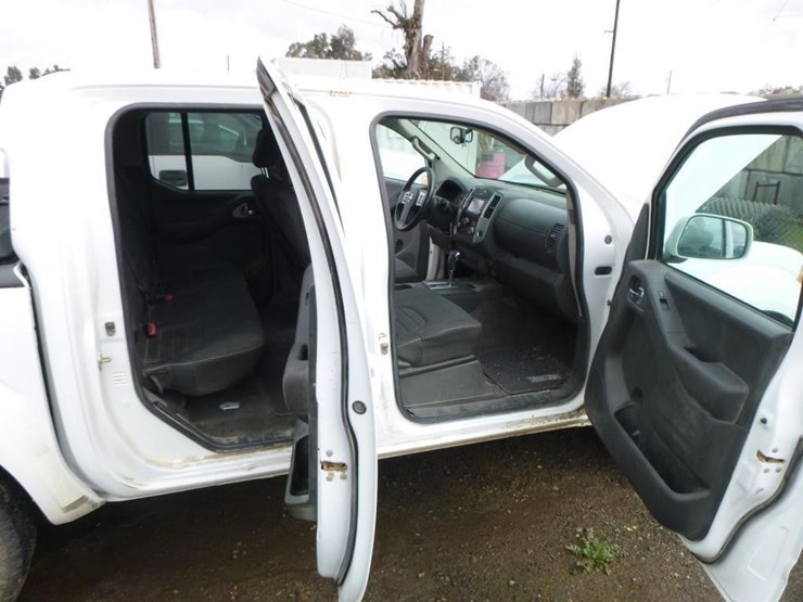 2016-nissan-frontier-image-15