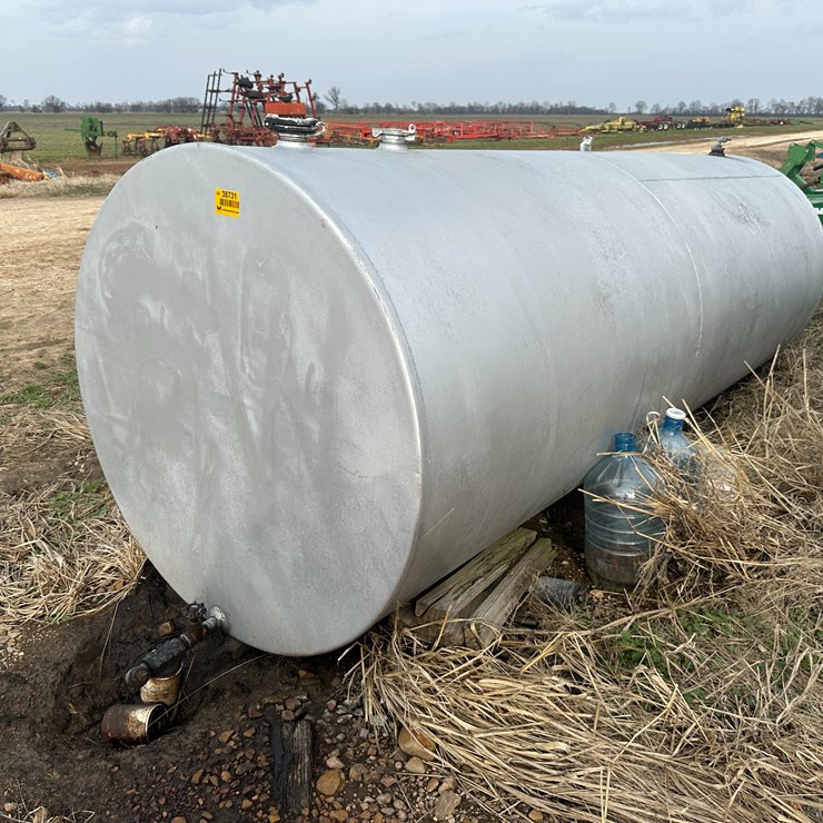#38731 • ~1000gal Fuel Tank