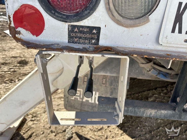 2019-freightliner-m2-106-image-24