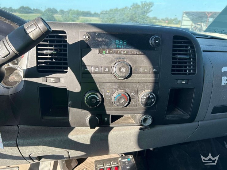 2013-chevrolet-silverado-3500hd-image-17