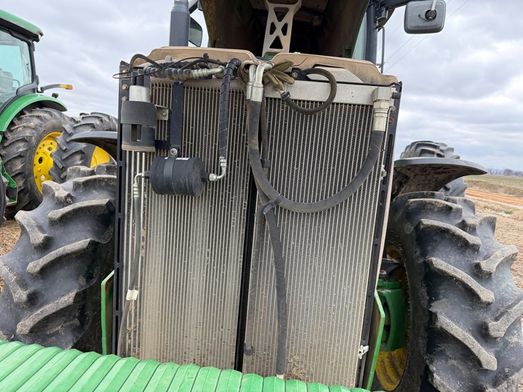 2014-john-deere-8260r-image-43