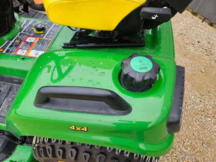 2023-john-deere-x758-image-11