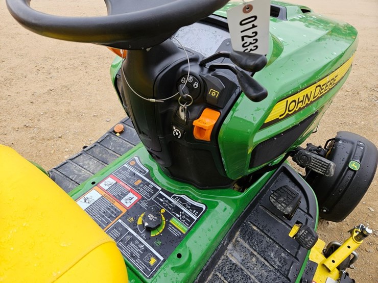 2020-john-deere-x758-image-16