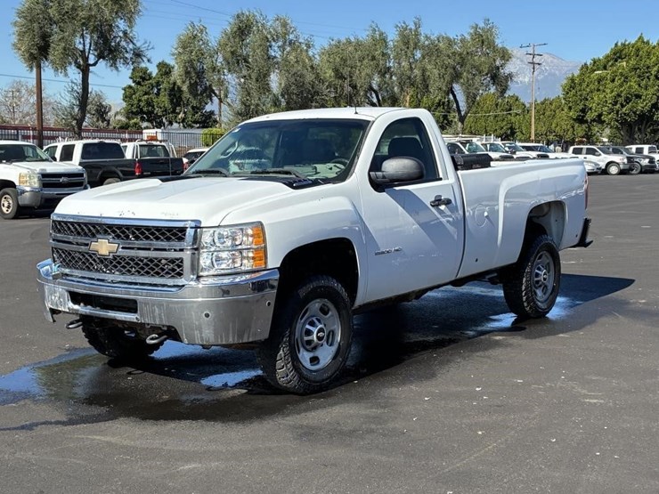 2011-chevrolet-2500hd-image-1