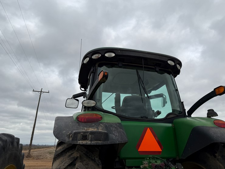 2014-john-deere-8260r-image-24