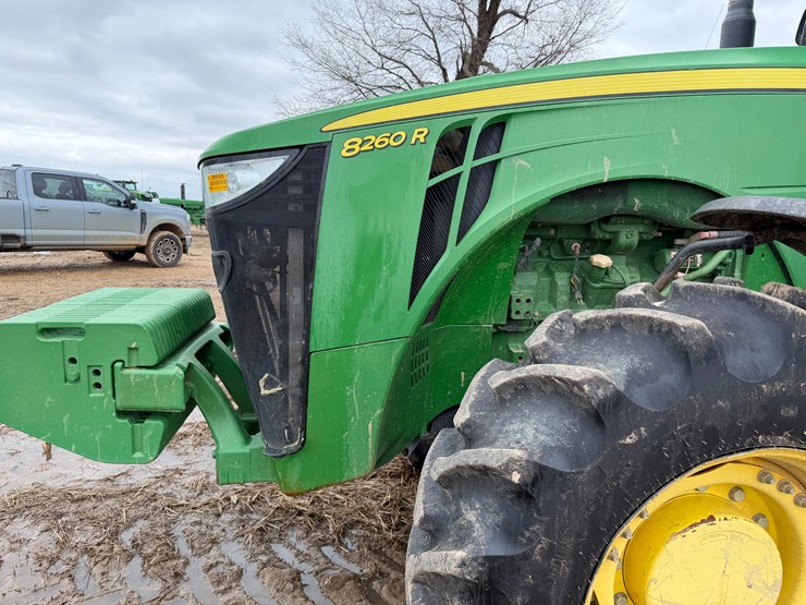 2014-john-deere-8260r-image-29