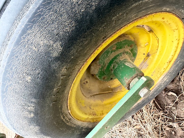 john-deere-7300-image-9