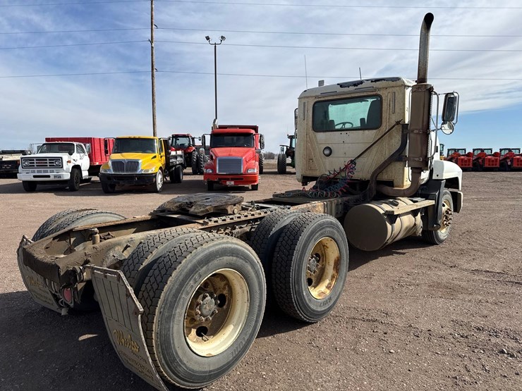 2003-mack-ch613-image-3