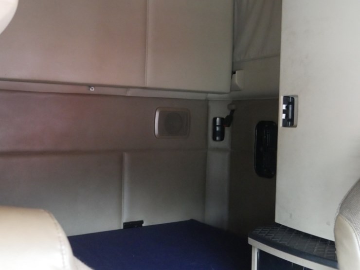 2016-kenworth-t680-image-21