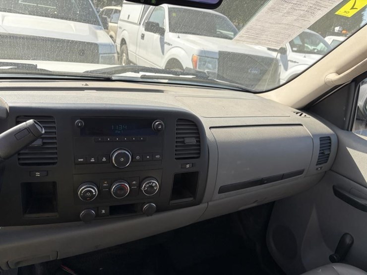 2011-chevrolet-1500-image-13