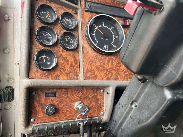 2002-kenworth-t300-image-18